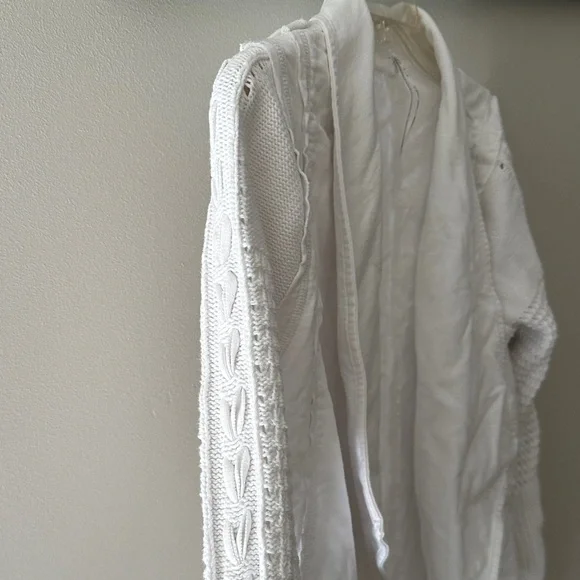 Leo & Nicole Elegant White Draped Cardigan - Picture 3 of 8